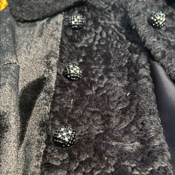 Elegant Black ladies size 6 to 8 curly lamb vintage coat. - Picture 12 of 15
